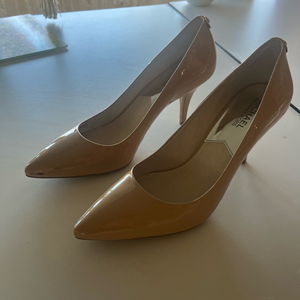 Michael Kors Women's Tan Pumps